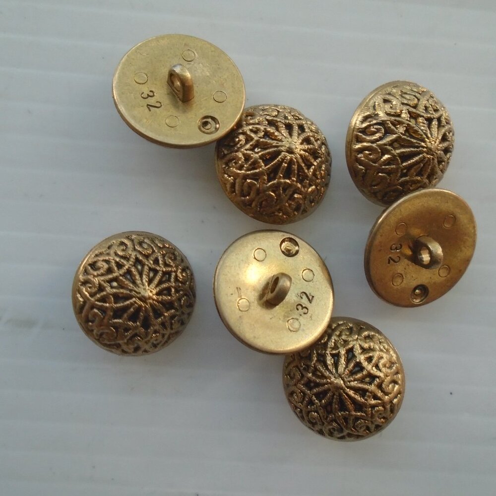 Lot of 32 vintage Filigree Shank Gold Tone Metal #32 Buttons